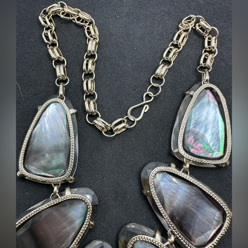 KENDRA SCOTT HARLOW BLACK MOTHER OF PEARL IN GOLD - Picture 5 of 10